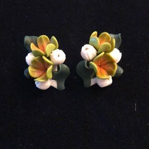PRETTY FLORAL EARRINGS